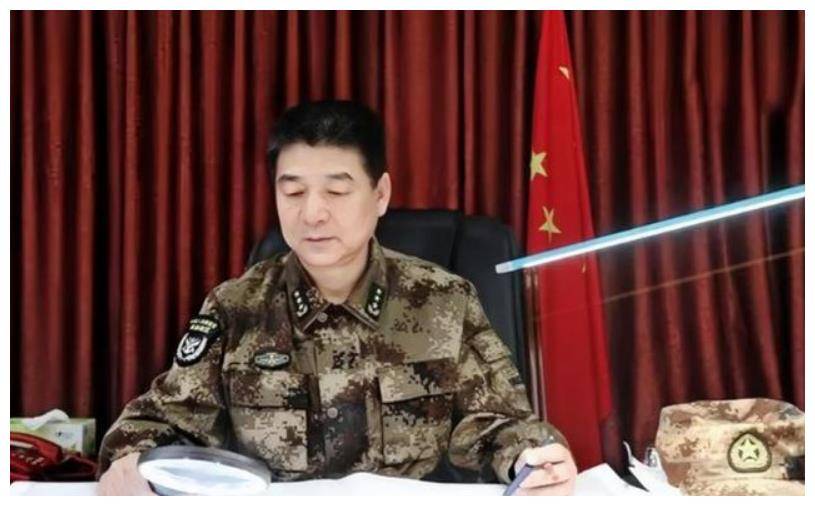 他是西部战区原司令员,霸气十足,60岁被授上将军衔,如今68岁了