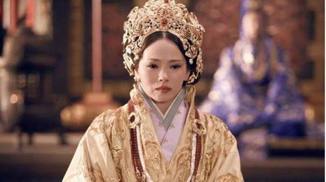 本是一名昏君,做了十几年的傀儡皇帝后,却因一个美人雄起了