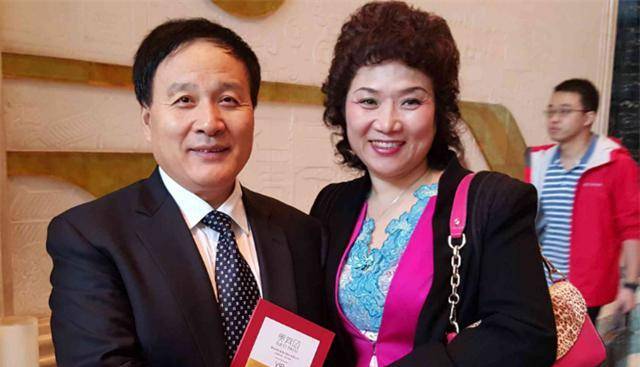 她40岁守寡,后将70亿变成285亿,丈夫临终遗言:你重任在肩_魏东_陈金霞