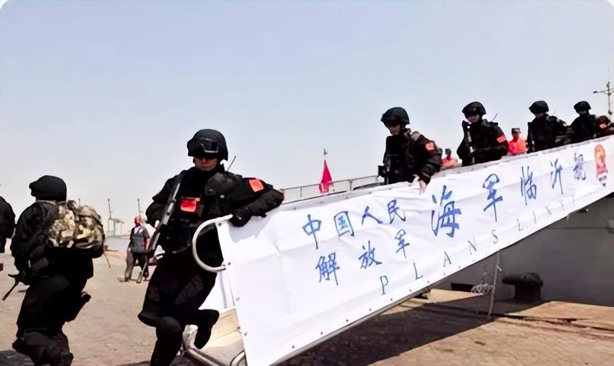 中国式撤侨又一次惊艳世界,警车开道特警保护,华侨全部安全撤离_也门