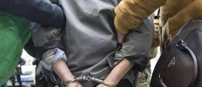 2020年,四川男子56刀杀害前女友,8岁女儿目睹全程,二审判死刑