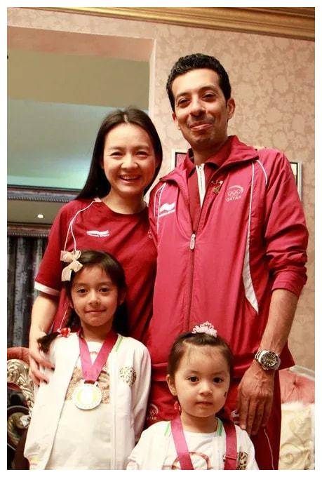 母亲:那的男人能娶4个老婆,你想清楚了?诸宸:我和闺蜜一起嫁