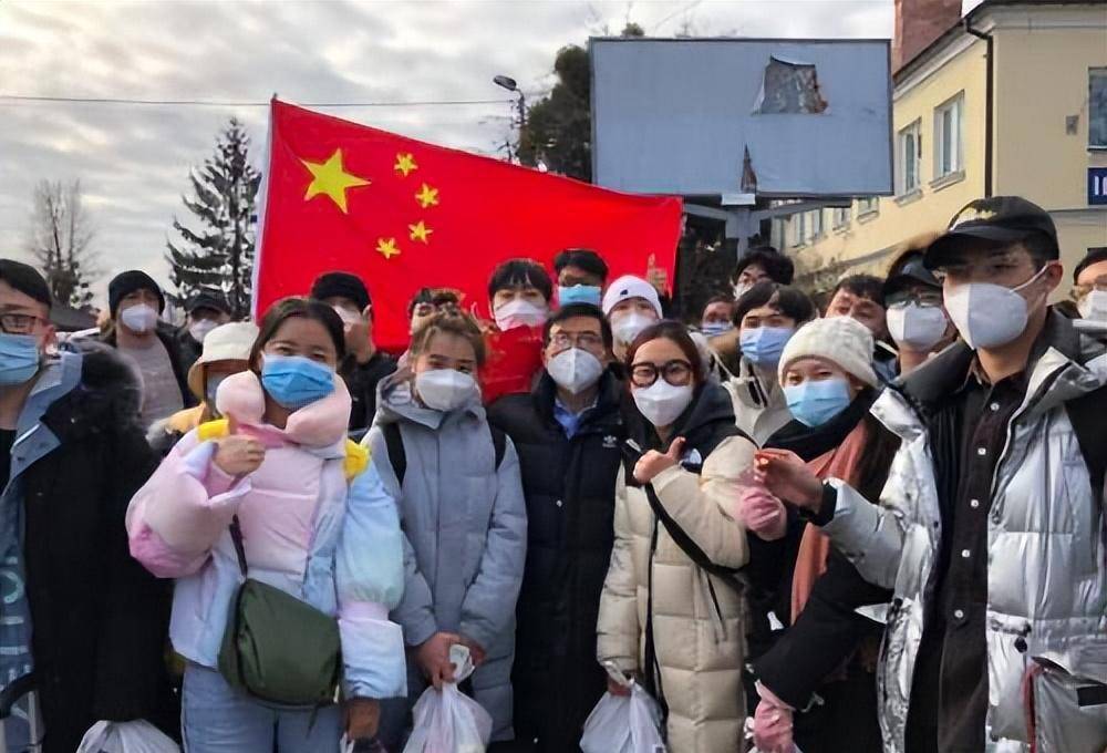 中国式撤侨又一次惊艳世界,警车开道特警保护,华侨全部安全撤离_也门