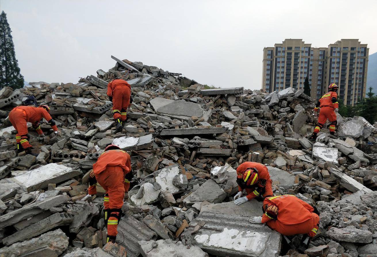 512汶川大地震震中图片