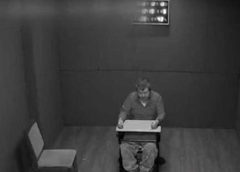 辽宁省锦州市中级人民法院以故意杀人罪和保险诈骗罪判处周进死刑,并