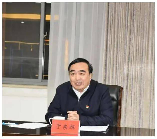 于东辉受贿案:没收赃款1929.0887万元,金条10根,被判14年