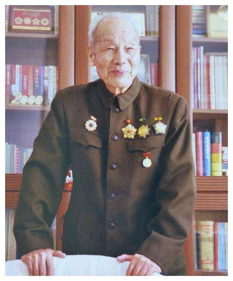 1955年授衔的开国将军,仅剩4人健在,现都已百岁,他们是谁_邹衍_少将