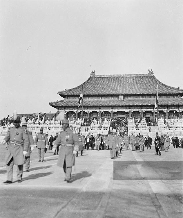 原创民国紫禁城阅兵现场,对比明朝朱元璋阅兵,秦始皇阅兵气势差很多