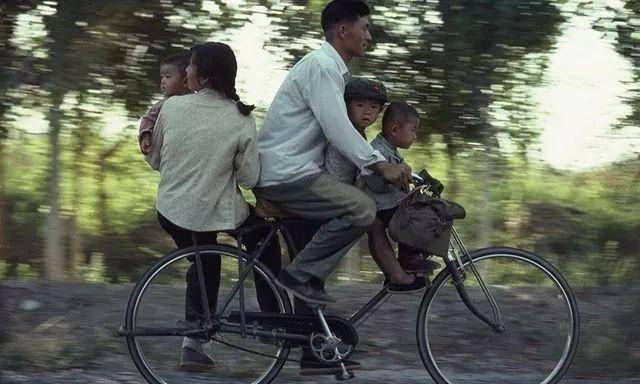 80年代:新婚四大件之"二八大杠"自行车,放在如今值多少钱?