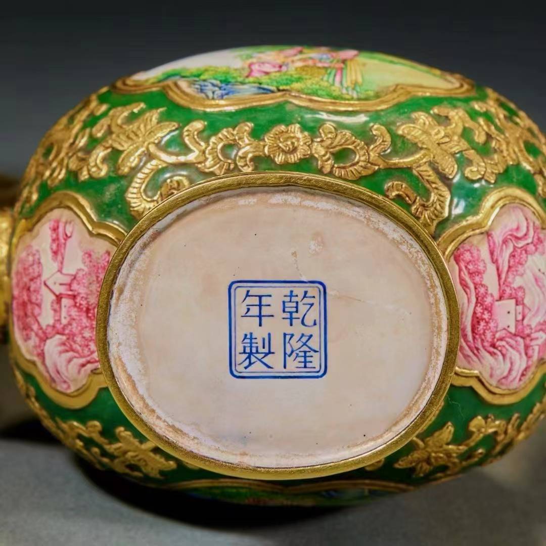 乾隆年製珐琅彩賞瓶 瓷器 美術品 置物 民国-珐琅彩婴戏图瓶--乾隆年制-