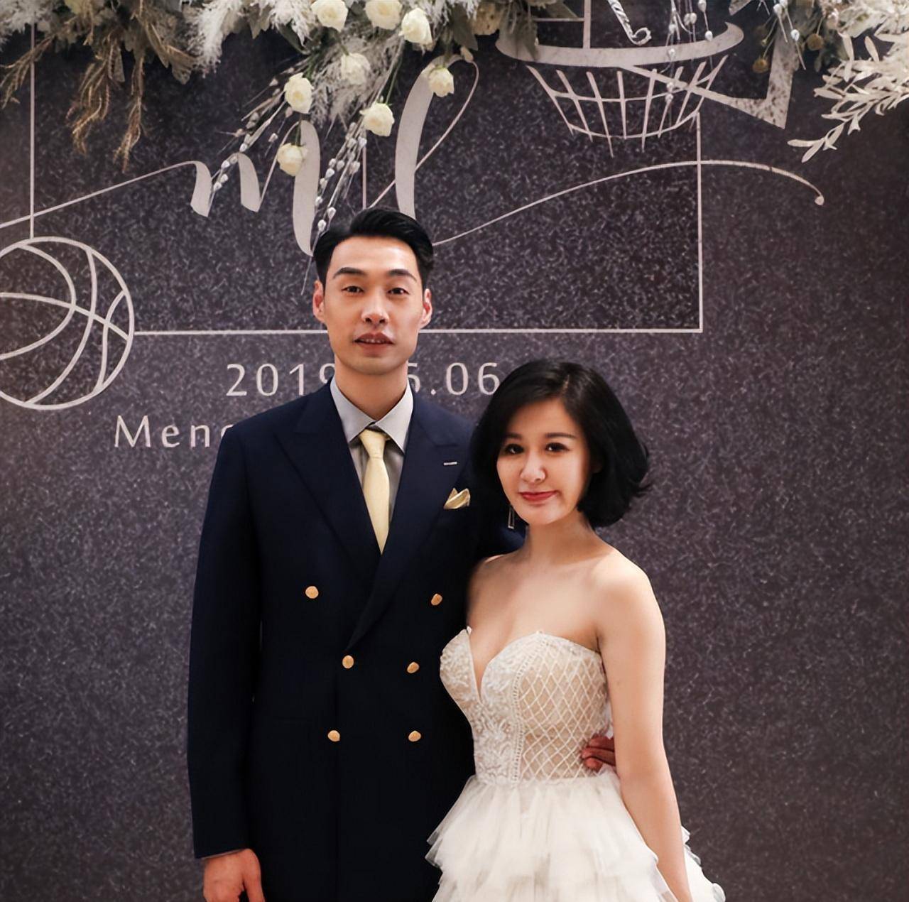 大多数关注中国男篮的球迷都曾站在孟达前妻赵丹丹一方,指责孟达抛弃