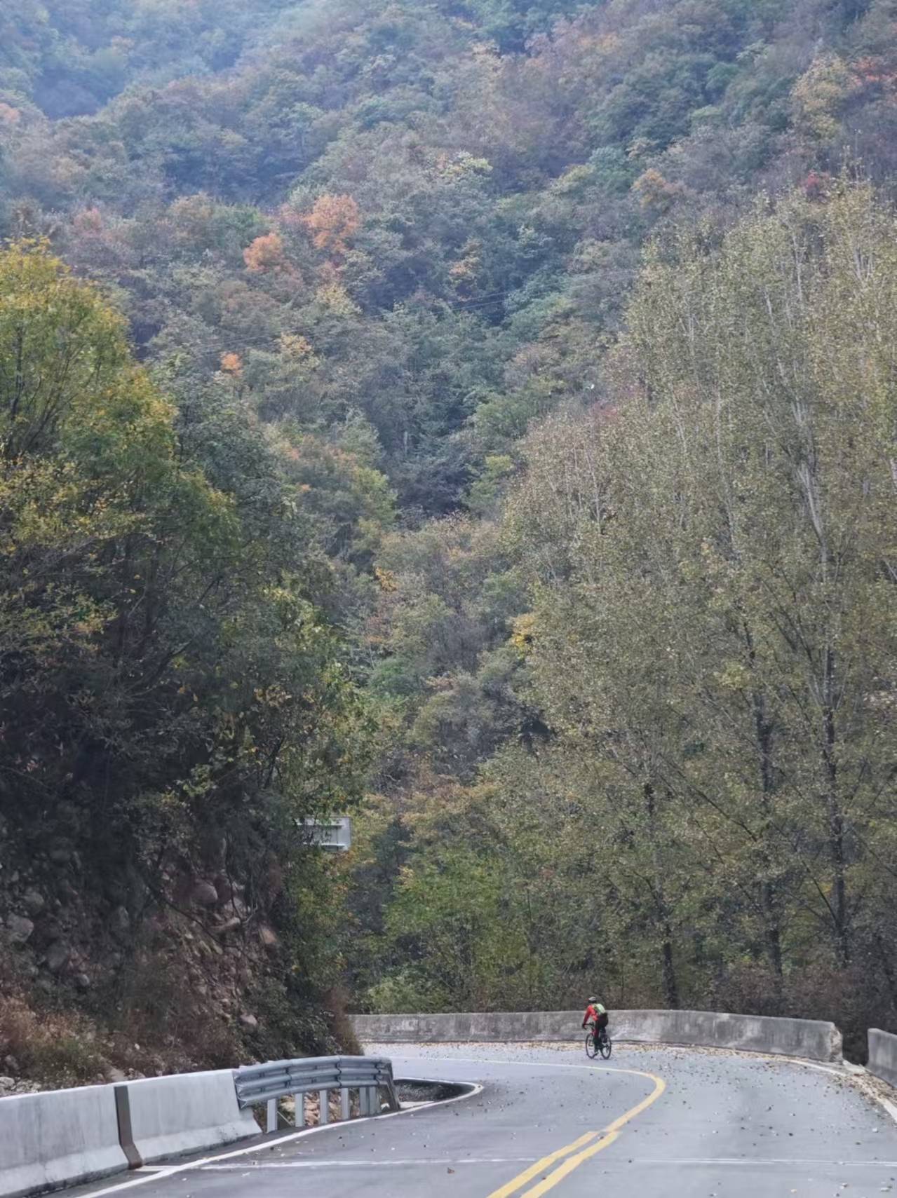 许昌骑友张军峰,胡晋中环骑伏牛山 第四天 85公里一路盘山公路