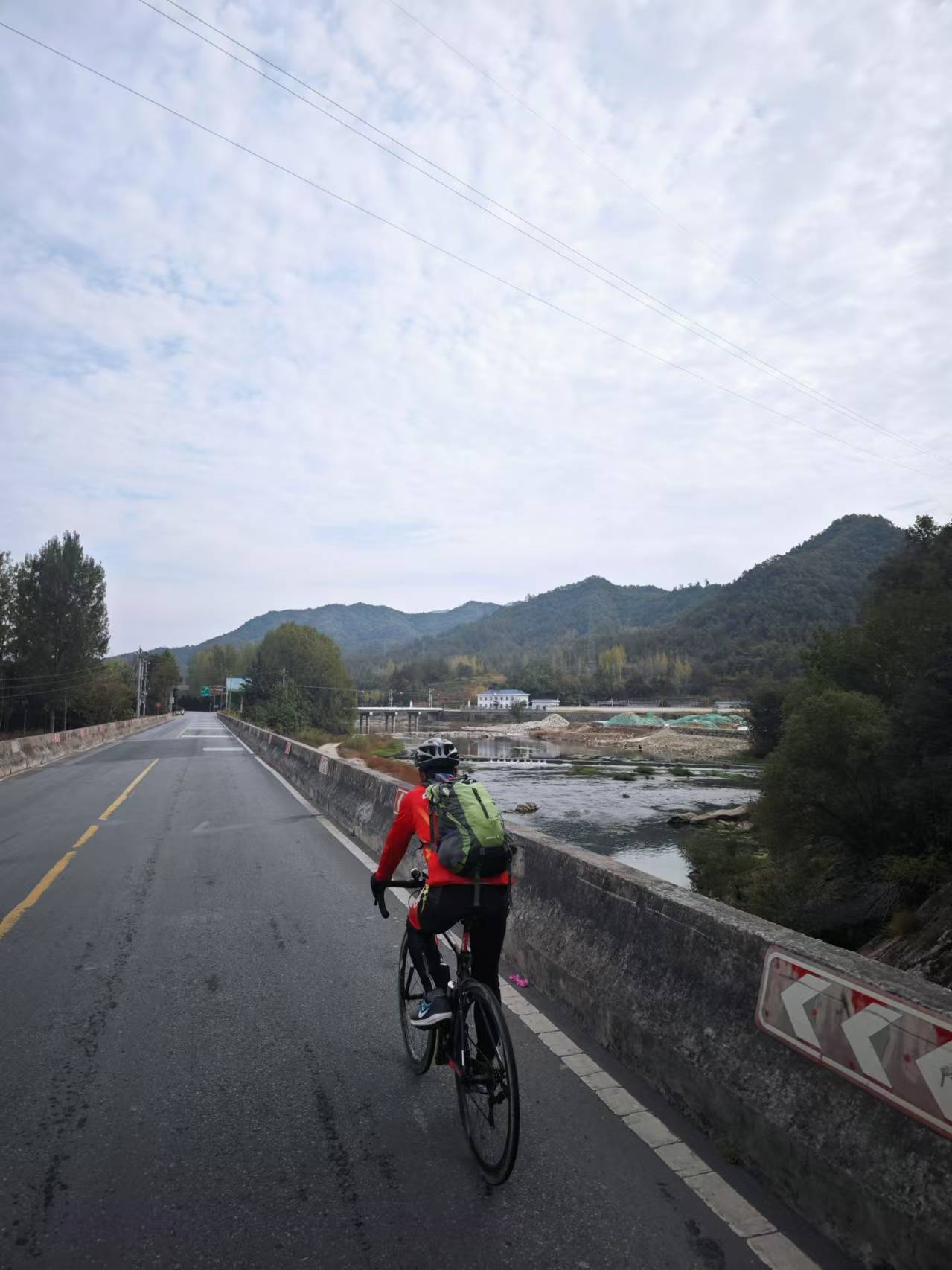 许昌骑友张军峰,胡晋中环骑伏牛山 第四天 85公里一路盘山公路