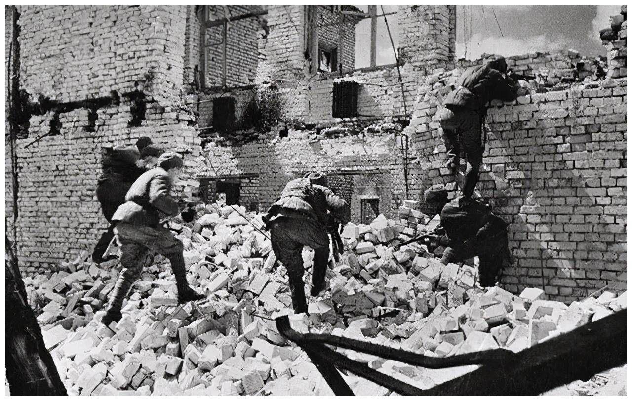 斯大林格勒的残酷算术题:苏军精锐师9天打光,每天死亡数仅100多