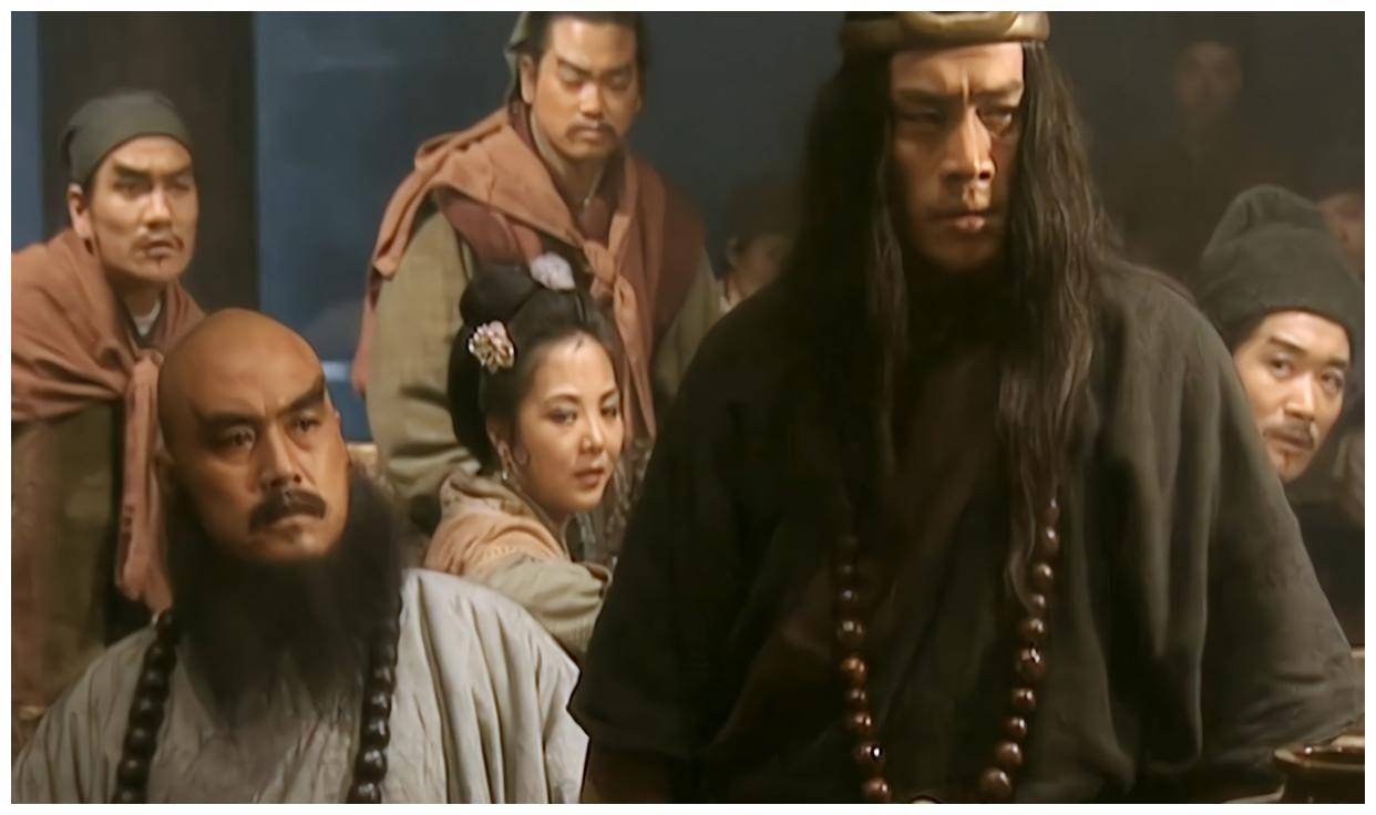 水浒传中,武松反对招安,李逵也反对招安,为何宋江只敢骂李逵?