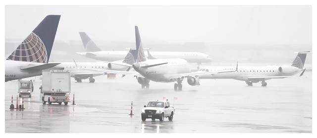 盘点中国的十大空难,事故原因各种各样,有天灾,也有人祸_飞机_空军