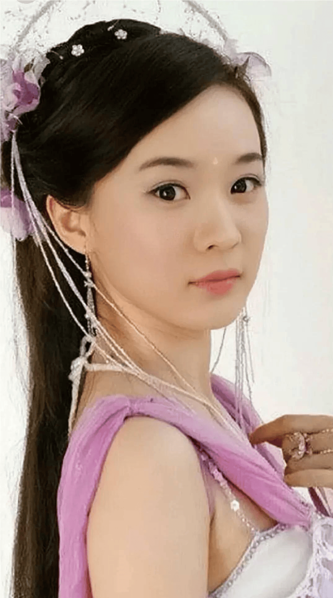 她是隐藏最深的富婆,当红时下嫁18线小丈夫,如今靠儿子成功翻红