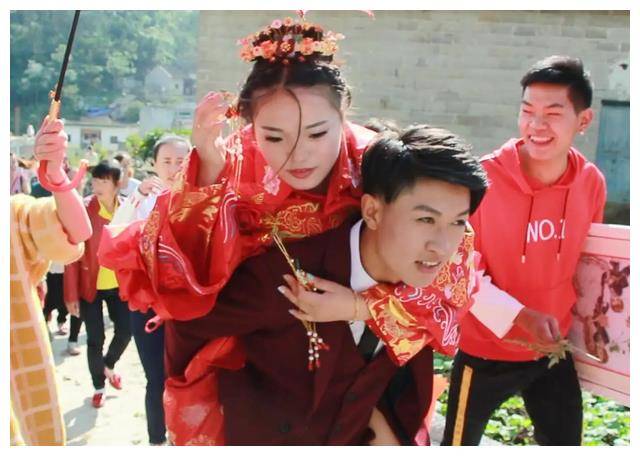 山东一会计转账,引起公安怀疑,逮捕后被判死刑_何东升_王丁_张小伟