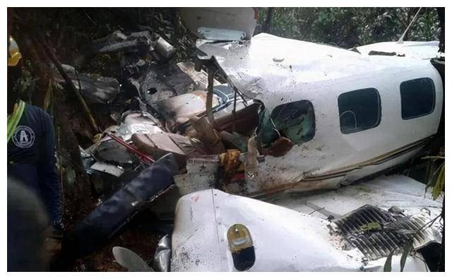 盘点中国的十大空难,事故原因各种各样,有天灾,也有人祸_飞机_空军