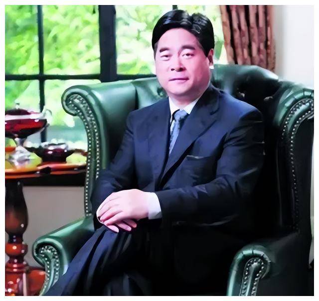 王振华的"双面人生":员工买房一律九折,二十年前就有婚外情