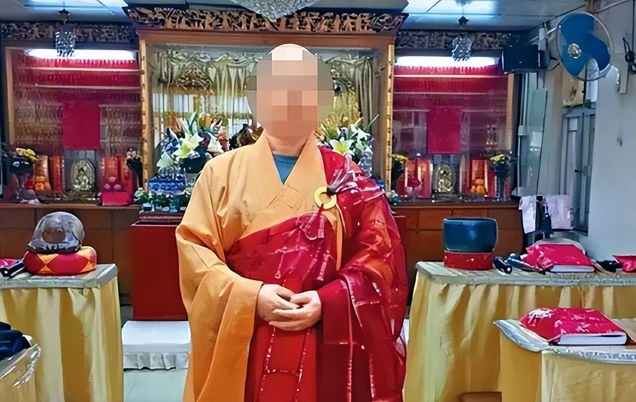 那天,张某到嵩山少林寺附近旅游,因为听说莲花寺很有名,所以就想去