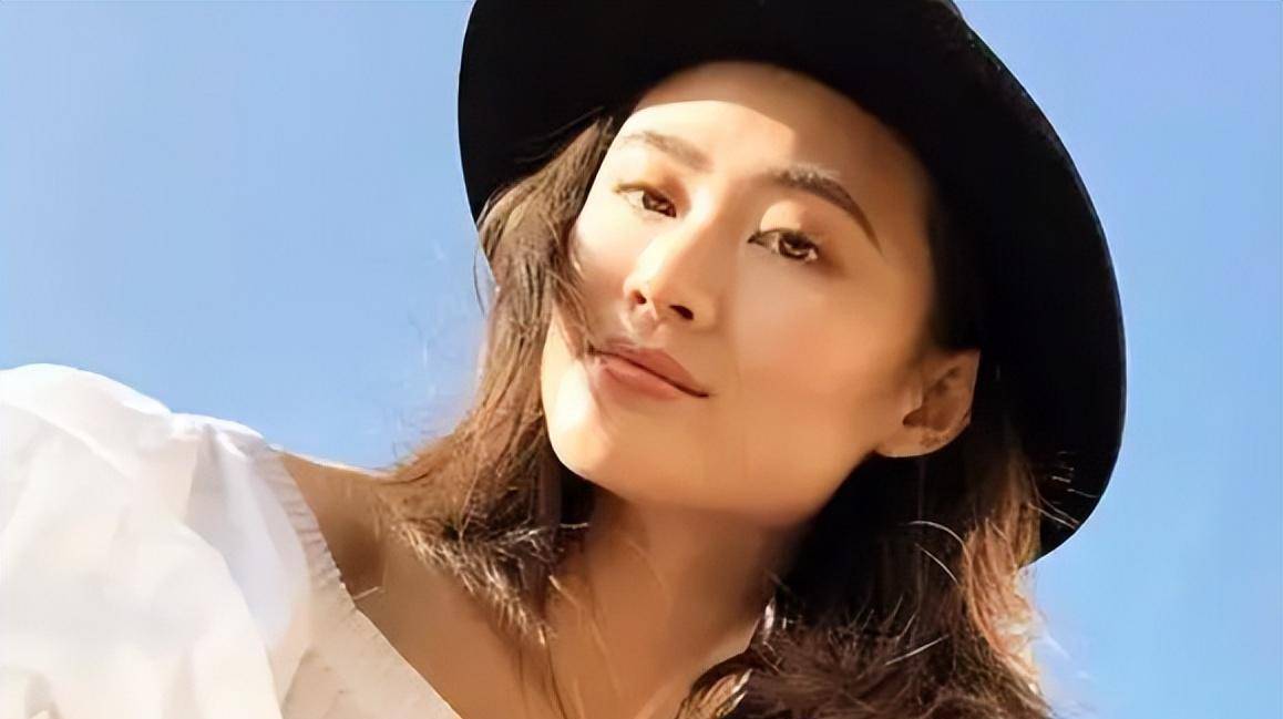 原创"不说中文"李安琪:嫁给李小鹏11年,她是不会说还是不屑说?
