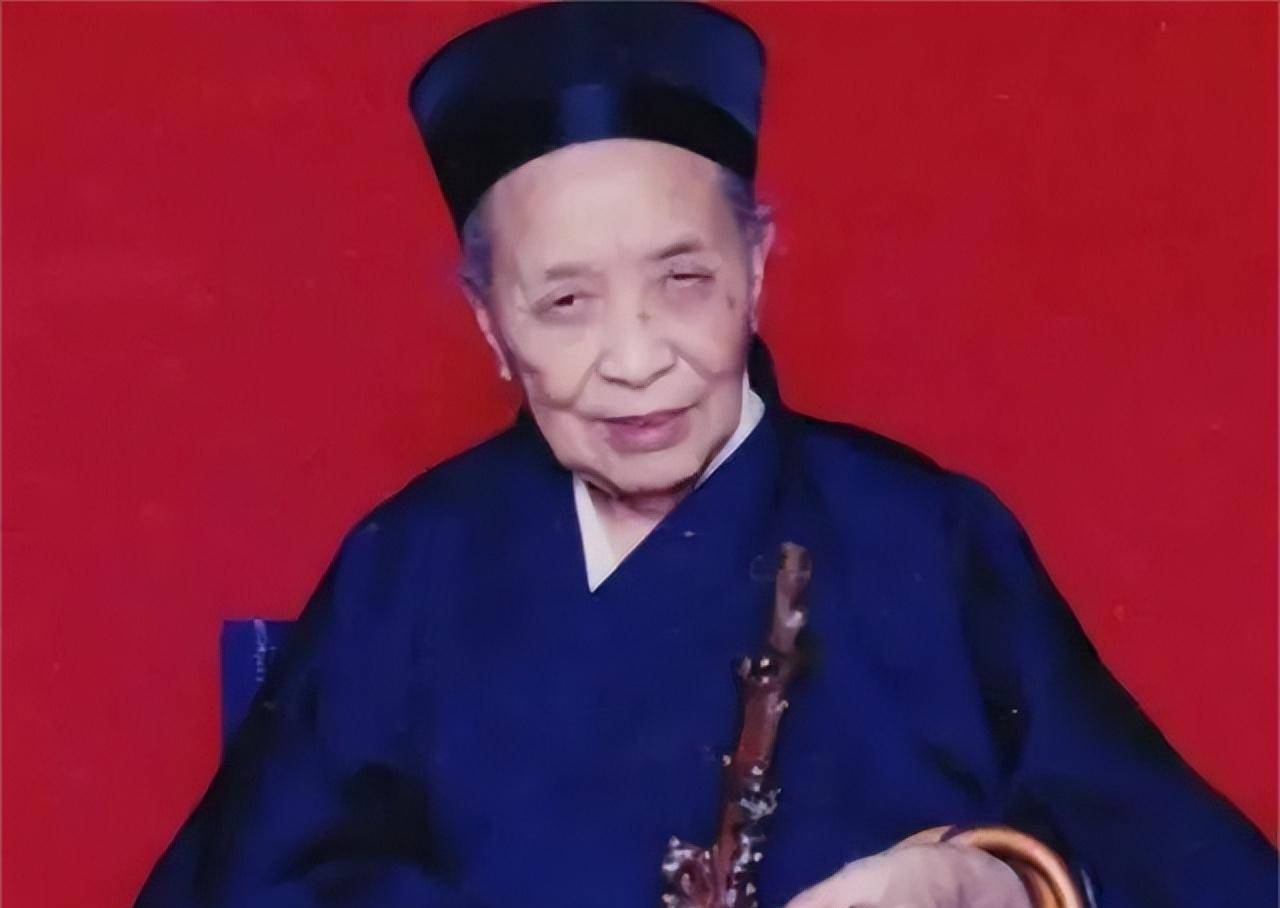 李诚玉李诚玉对这套棍法十分感兴趣.