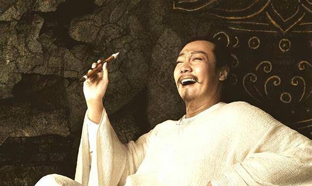 也是从这一年开始,名震江南的大才子李白与"国民偶像"杨玉环,两人才