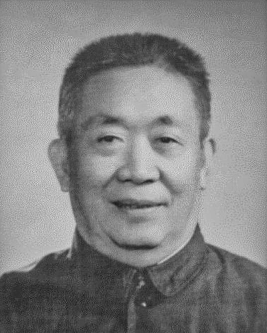 原创1979年一老农前往兰州军区找肖华,肖华闻讯:好好招待,不能怠慢