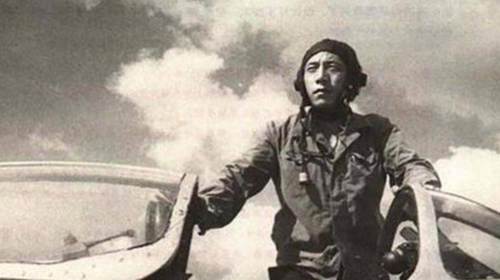 原创1981年,越军飞行员乔清陆,携9名同伴驾机投奔中国,最后怎样了