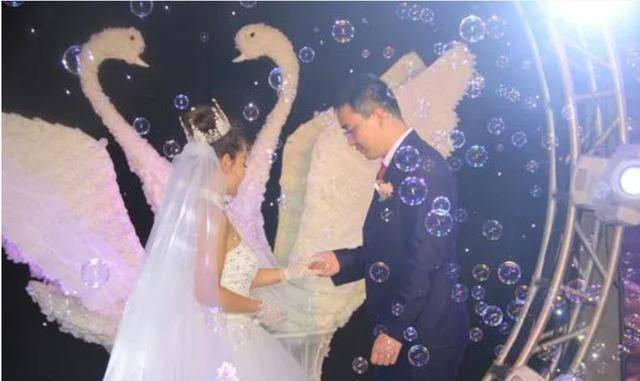 回顾央视女主持,离婚1年后上《非诚勿扰》相亲,和富商牵手成功
