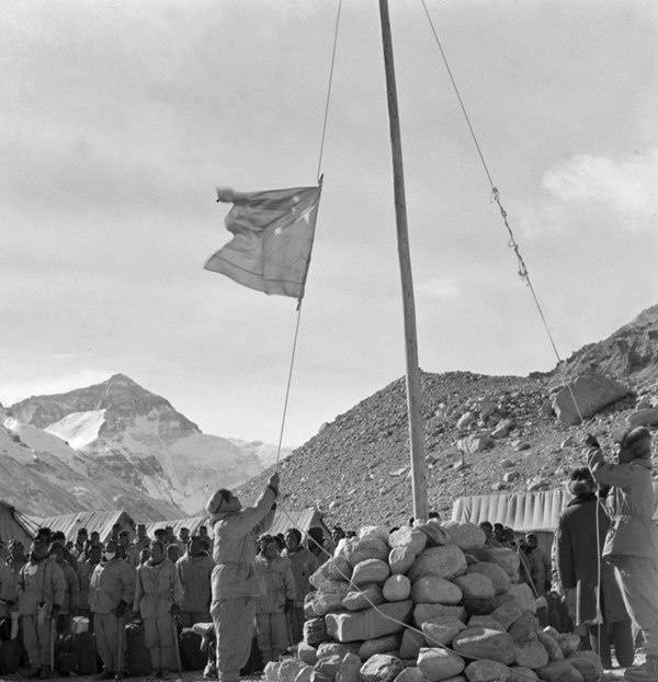 1960年登顶珠峰图片