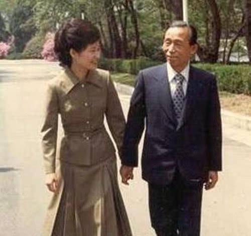 这个人全球有名,曾住豪宅,坐豪车,真实身份,惊动公安部