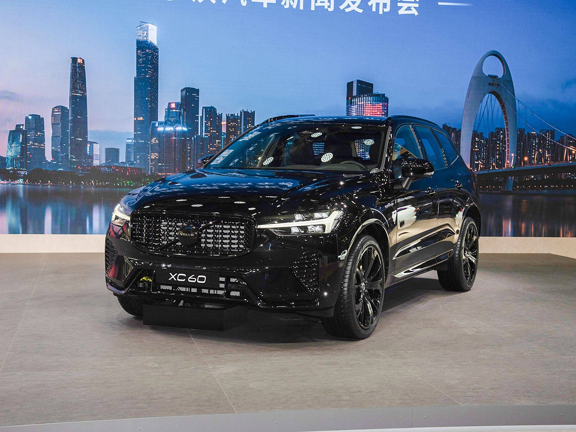 2024广州车展：31.99万元 沃尔沃XC60智远极夜黑上市