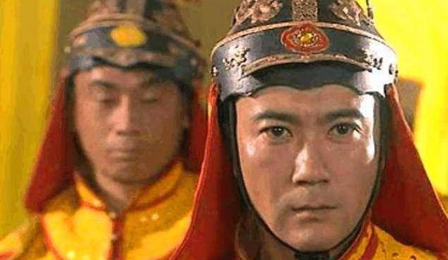 对于多尔衮来说,豪格与鳌拜都不足为据,斗翻他们易如反掌,非要自己当