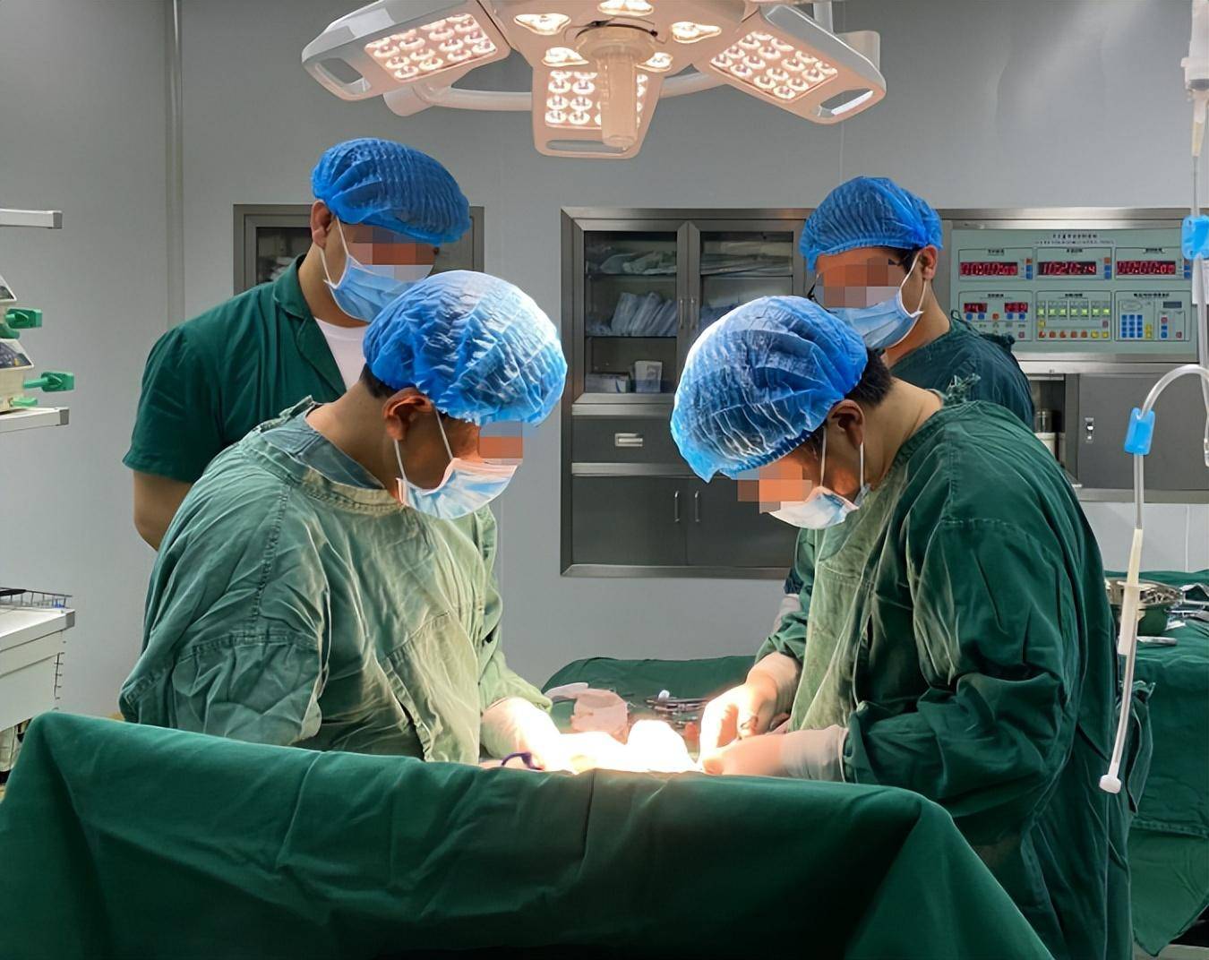 回顾眼科医生陶勇:被患者砍伤,无法上手术台,却换了方式去救人