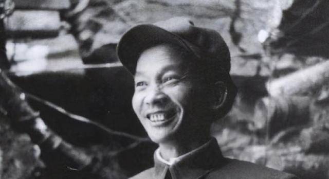 中将和部队分散,"盗"马率部突围,安全返队后提出:和妻子分手_吴先恩