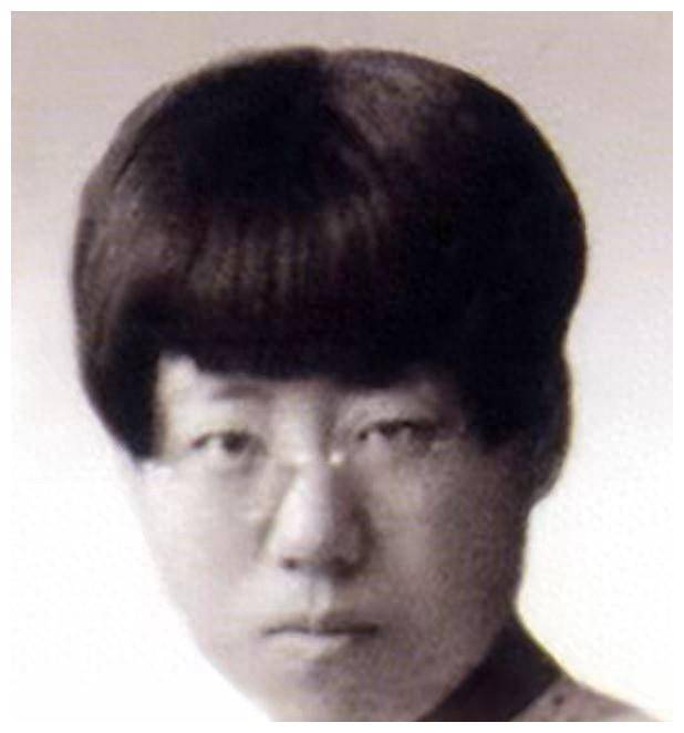 她与开国大将结婚后生下儿女,后嫁河南副省长,子女优秀