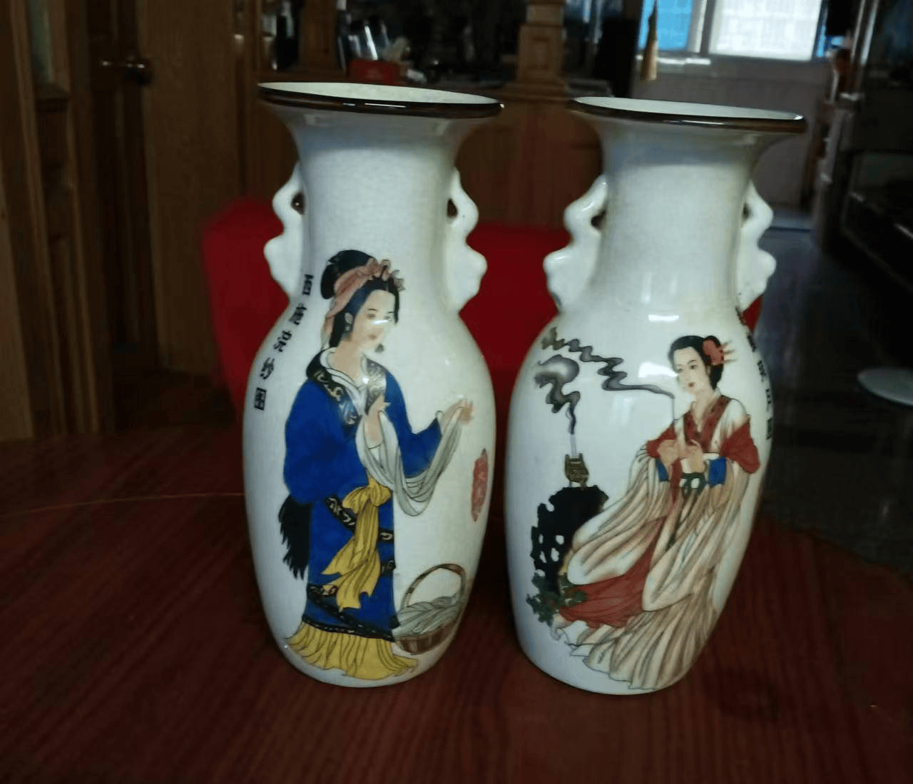 同治年制《粉彩仕女双耳花瓶》一对_瓷器_文化_色彩