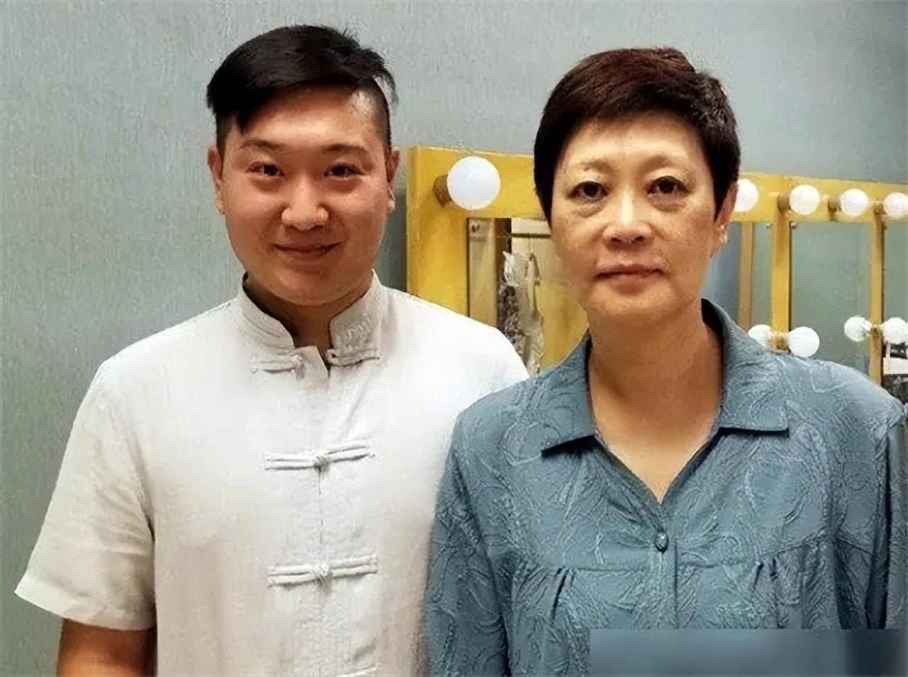 如今回看袁茵,才明白20年前,她为何离开侯耀文嫁给戴志诚