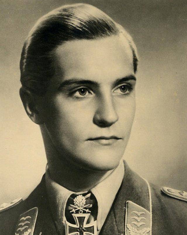 德国这个国家出产大量金发碧眼的帅哥,二战期间的德军颜值极高.