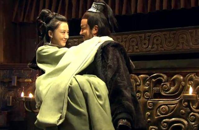 项羽就抓住了刘邦的老父亲刘太公和妻子吕雉.为了逼刘邦投降