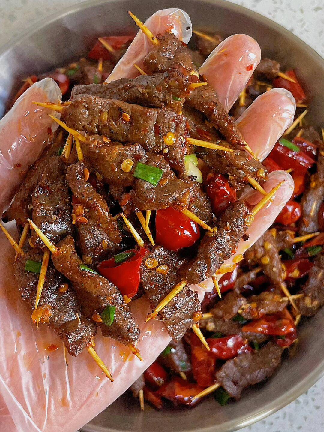牛肉跟蜂蜜能一起吃吗(牛肉与蜂蜜一起可以一起吃吗)