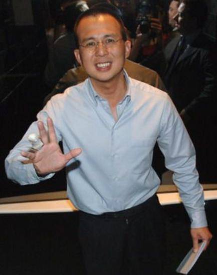 回顾李泽楷送保镖价值千万股票,保镖小心保存11年,结果成一堆废纸