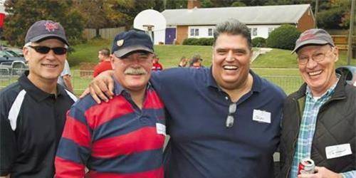 加西亚260多斤的体重,和其他的联邦调查员可谓是