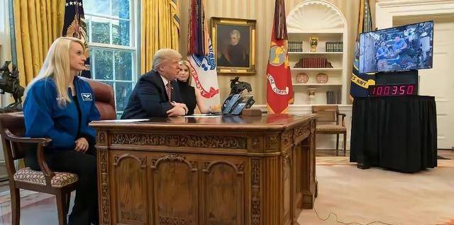 24位美国总统用过,肯尼迪和克林顿让它难忘_椭圆形办公室_白宫_桌子