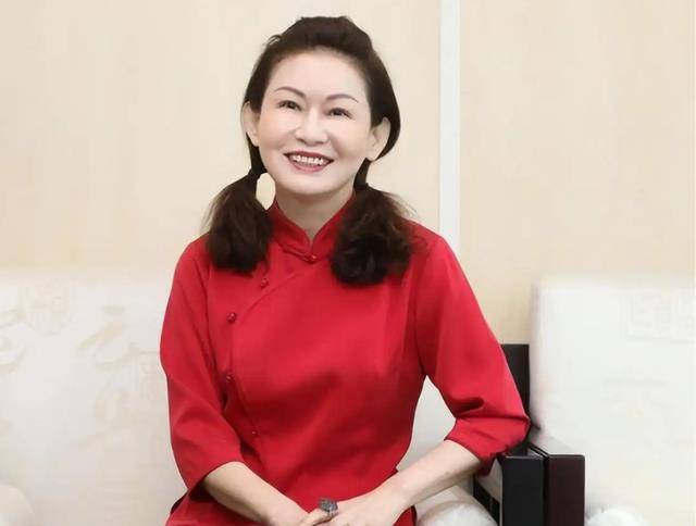 山东女首富:20年赚下500亿身家,一手掌控全球36%的玻尿酸市场