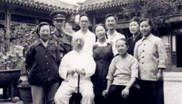 这位清末女作家,让无数男人朝思暮想,百年后真相披露:她是男的