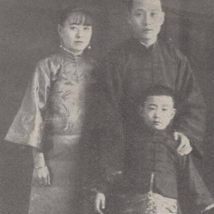 慧生也只能把她拒之于千里之外——"你的心意我知道,但是我已经有妻子