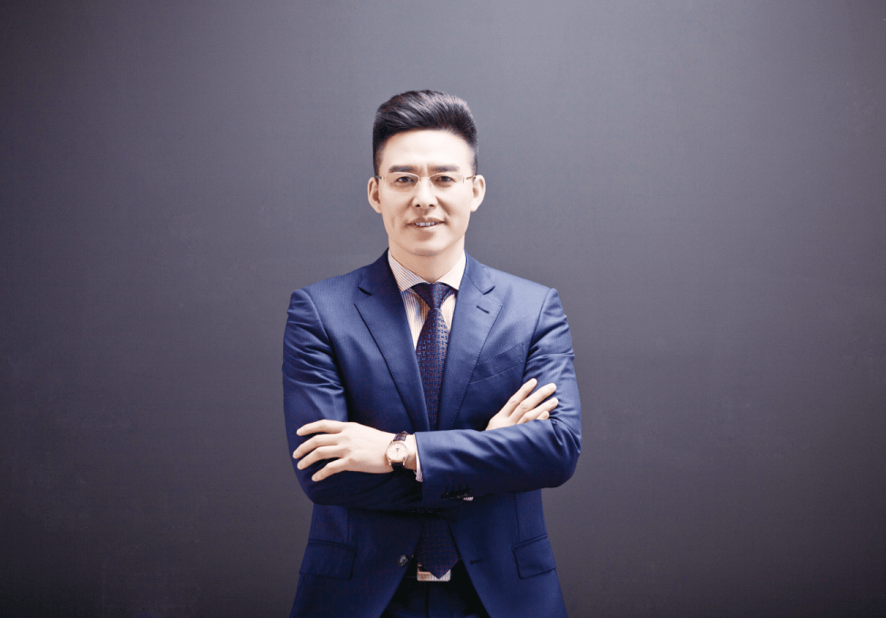 良品国际董事长张晓峰与蜂胶产品